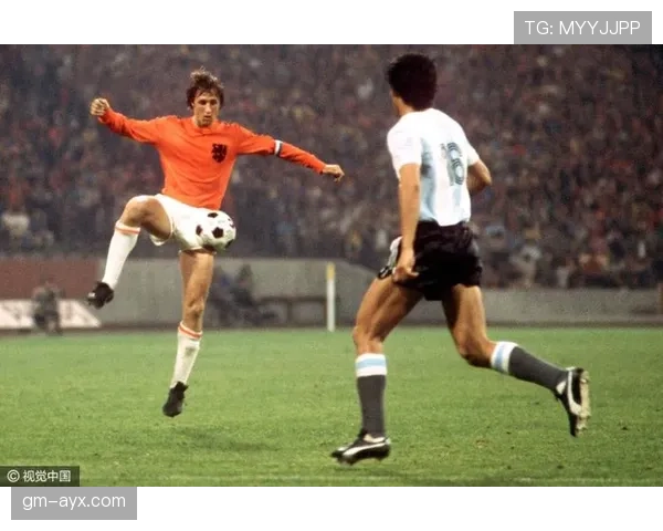 克鲁伊夫助攻数据亮眼，持续提升球队整体竞争力，尽显传奇风采