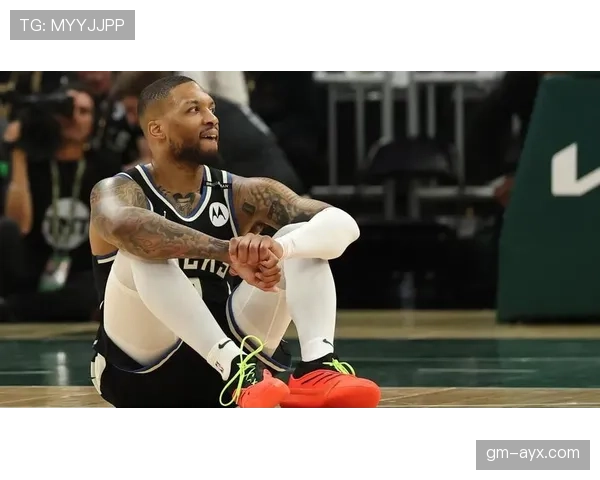 利拉德挡拆制造错位 三分命中率胜上季