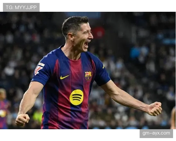 莱万多夫斯基的球鞋比我房租还讲究，这生活差距我服了